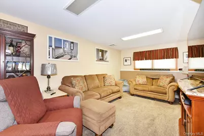 283 W Gates Avenue, Lindenhurst, NY 11757 - Photo 17
