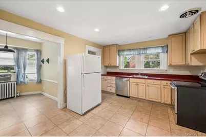 132 Washington Avenue, Patchogue, NY 11772 - Photo 11