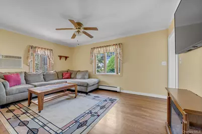 54 Sullivan Road, Farmingdale, NY 11735 - Photo 3