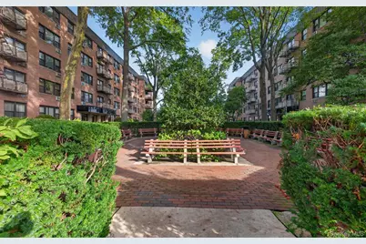 4 Birchwood Court #4G, Mineola, NY 11501 - Photo 3
