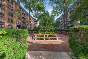 4 Birchwood Ct, Mineola, NY 11501 - Photo 3