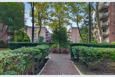 4 Birchwood Court #4G, Mineola, NY 11501 - Photo 5