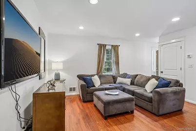 1 Brentwood Drive, Pleasantville, NY 10570 - Photo 5