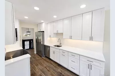 22 Brian Drive, East Islip, NY 11730 - Photo 5