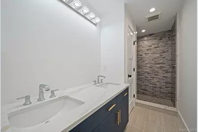 40 Friendly Road, Smithtown, NY 11787 - Photo 33