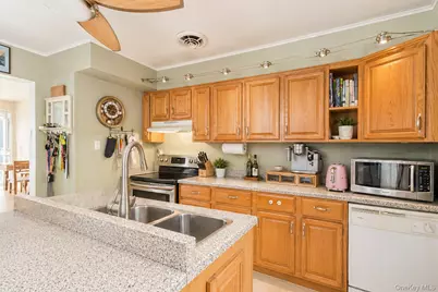 11 Seaford Road, Mastic Beach, NY 11951 - Photo 9