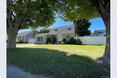 361 S Clinton Avenue, Lindenhurst, NY 11757 - Photo 3