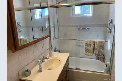 361 S Clinton Avenue, Lindenhurst, NY 11757 - Photo 23