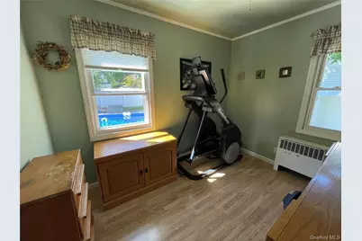 361 S Clinton Avenue, Lindenhurst, NY 11757 - Photo 25
