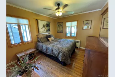 361 S Clinton Avenue, Lindenhurst, NY 11757 - Photo 21
