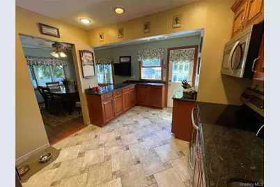 361 S Clinton Avenue, Lindenhurst, NY 11757 - Photo 13
