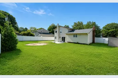 18 Catherwood Crescent, Melville, NY 11747 - Photo 23