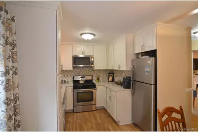 13 Lenox Court #911, Suffern, NY 10901 - Photo 5