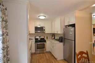 13 Lenox Ct, Suffern, NY 10901 - Photo 5