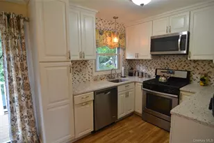 13 Lenox Ct, Suffern, NY 10901 - Photo 3