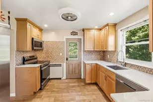 36 Maryton Rd, White Plains, NY 10603 - Photo 13
