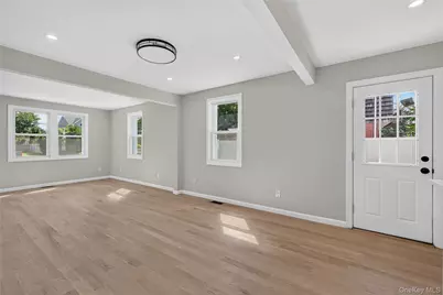 31 Rosemary Place, East Islip, NY 11730 - Photo 13