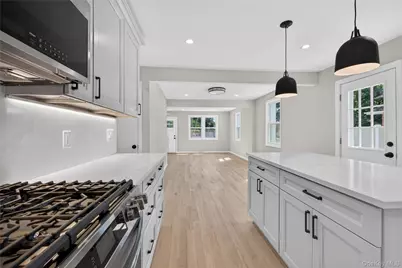 31 Rosemary Place, East Islip, NY 11730 - Photo 11