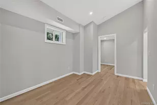 31 Rosemary Pl, East Islip, NY 11730 - Photo 17