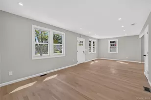 31 Rosemary Pl, East Islip, NY 11730 - Photo 7