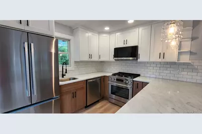 430 Boxwood Drive, Shirley, NY 11967 - Photo 9