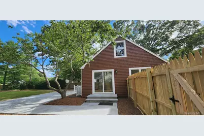 430 Boxwood Drive, Shirley, NY 11967 - Photo 5