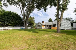 2 Gibb Ln, Islip, NY 11751 - Photo 9