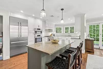 4 Bayview Circle, Manhasset, NY 11030 - Photo 9