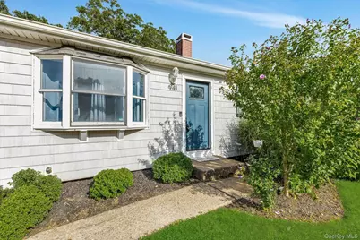 941 Montauk Avenue, Islip Terrace, NY 11752 - Photo 3