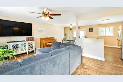 941 Montauk Avenue, Islip Terrace, NY 11752 - Photo 5