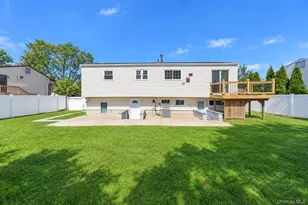 16 Berkeley Ave, Selden, NY 11784 - Photo 5