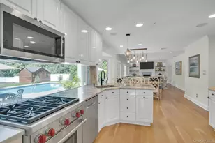 7 Stonehurst Ln, Dix Hills, NY 11746 - Photo 27