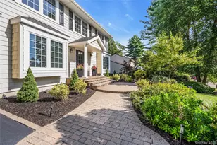 7 Stonehurst Ln, Dix Hills, NY 11746 - Photo 3