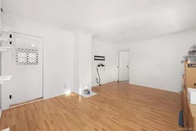 368 Catskill Avenue, Lindenhurst, NY 11757 - Photo 9