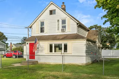 368 Catskill Avenue, Lindenhurst, NY 11757 - Photo 1