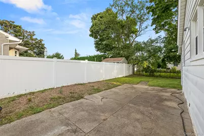 368 Catskill Avenue, Lindenhurst, NY 11757 - Photo 19