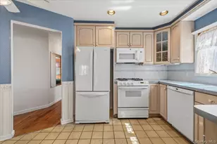 634 Broadway, Bethpage, NY 11714 - Photo 7