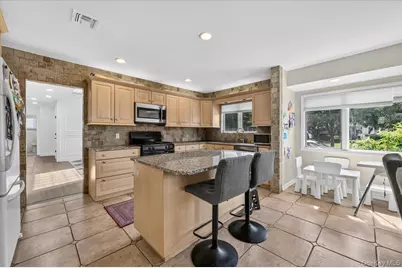 1375 Oak Lane, East Meadow, NY 11554 - Photo 15