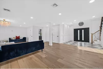 1375 Oak Lane, East Meadow, NY 11554 - Photo 9