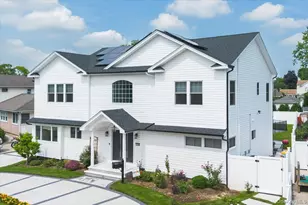1375 Oak Ln, East Meadow, NY 11554 - Photo 3