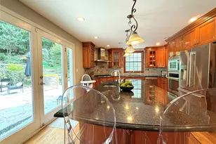195 Cove Rd, Syosset, NY 11771 - Photo 7