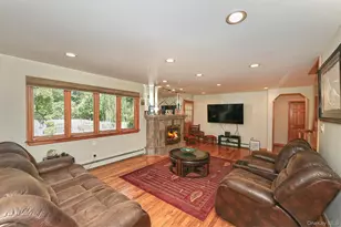 4 Village Hill Dr, Dix Hills, NY 11746 - Photo 21