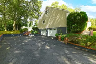 4 Village Hill Dr, Dix Hills, NY 11746 - Photo 41