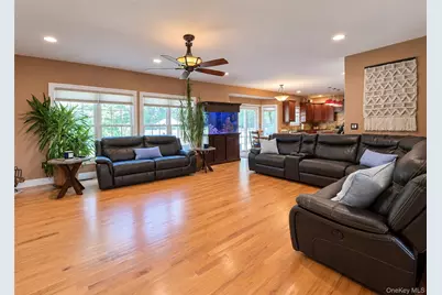 5 Keystone Court, Smithtown, NY 11787 - Photo 11