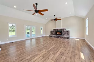 19 Victoria Ln, Manorville, NY 11949 - Photo 5