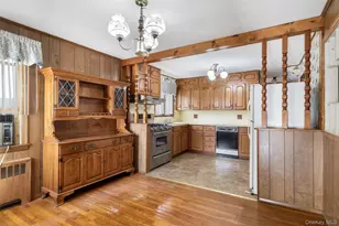 46 Woodbine Dr E, Hicksville, NY 11801 - Photo 9