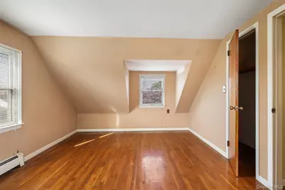 46 Woodbine Drive E, Hicksville, NY 11801 - Photo 19