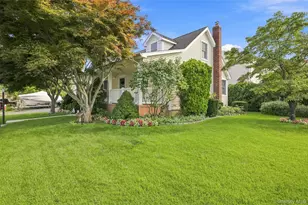 46 Woodbine Dr E, Hicksville, NY 11801 - Photo 27