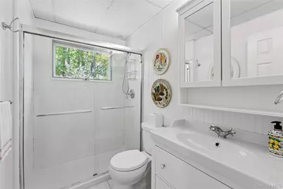 9 Lake View Ct, Southampton, NY 11968 - Photo 17
