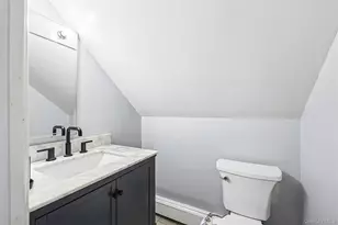 22 Shelter Ln, Levittown, NY 11756 - Photo 11